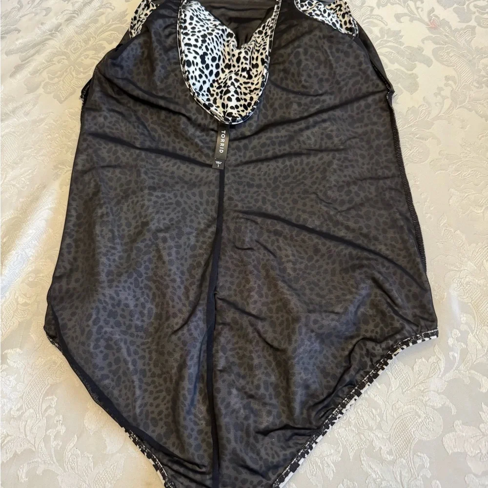 Torrid Size 1 Black White Mesh High Neck Wire Free One Piece Swimsuit Resortwear
